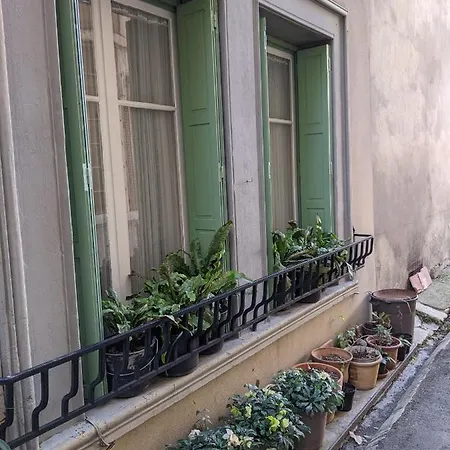 Immaculate 2 Bedroom - Sleeps 4 *