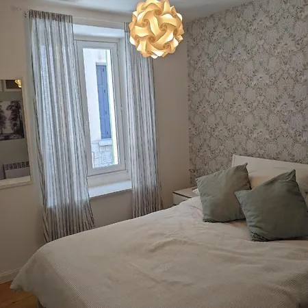 Immaculate 2 Bedroom - Sleeps 4 * Quillan