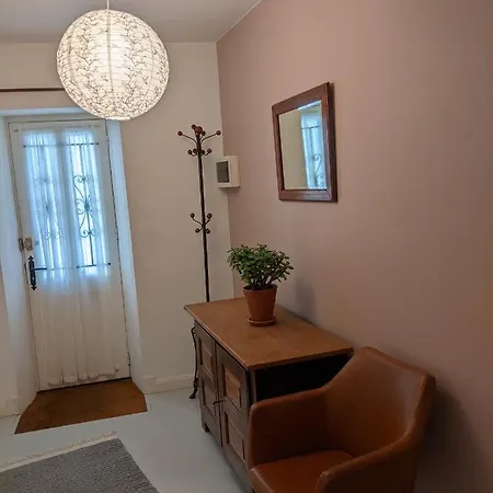 Immaculate 2 Bedroom - Sleeps 4 *